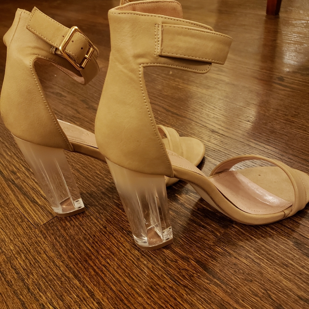 π Nude Heels π - Picture 2 of 3